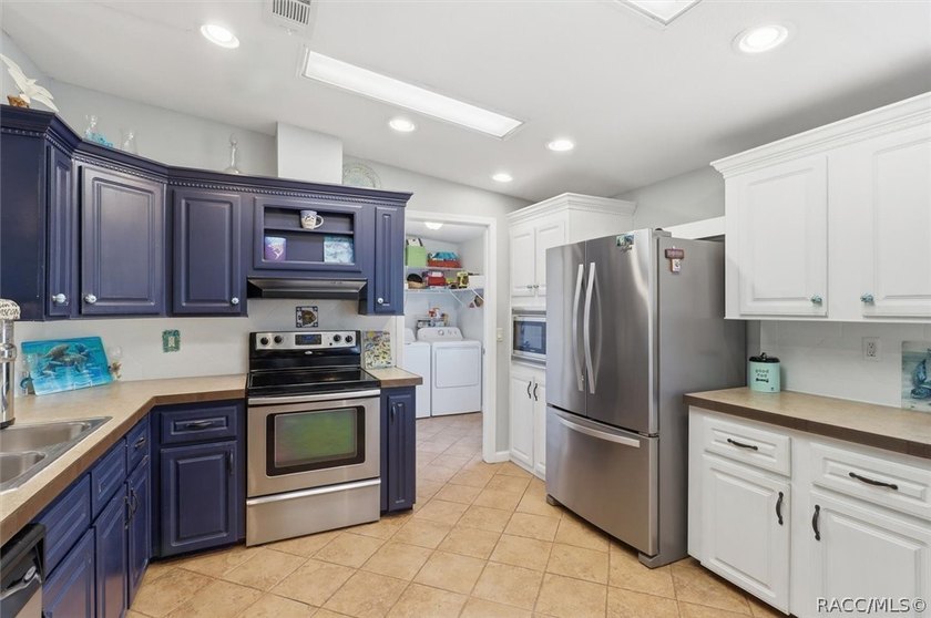 Welcome to 8421 W. Scott Court in beautiful Chassahowitzka, a - photo 9