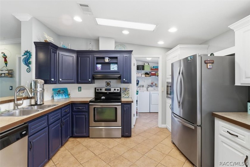 Welcome to 8421 W. Scott Court in beautiful Chassahowitzka, a - photo 10