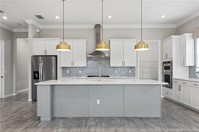 Welcome to this 2022 custom CBS home in Veranda Gardens. Prime - photo 2
