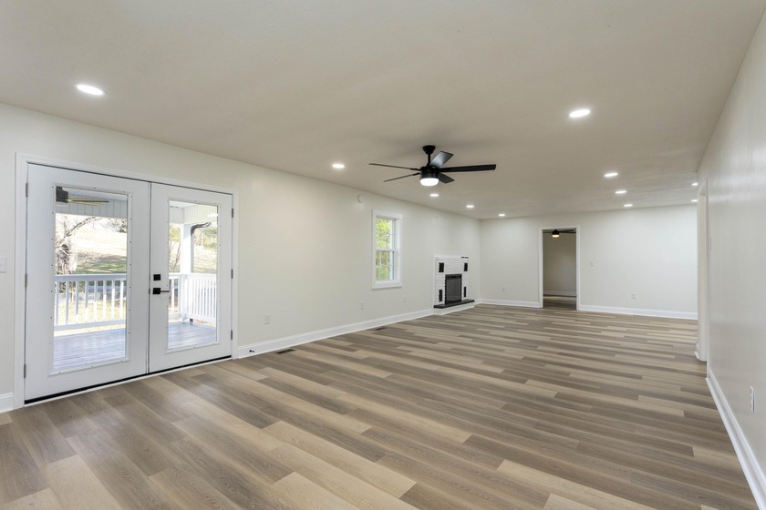Welcome to this stunning, completely renovated 4-bedroom - photo 11