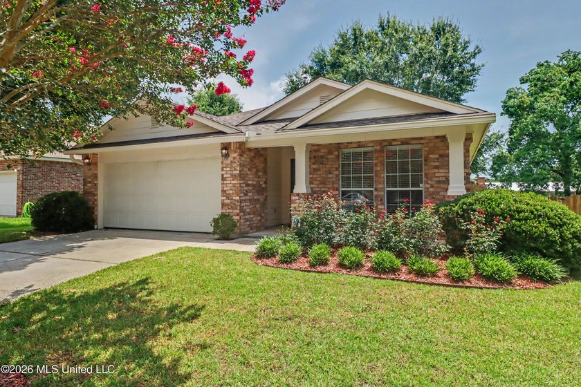 Don't miss this 3 bedroom, 2 bath home featuring granite - photo 2