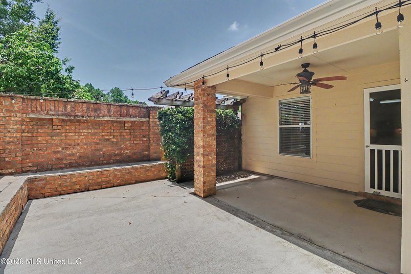 Don't miss this 3 bedroom, 2 bath home featuring granite - photo 3
