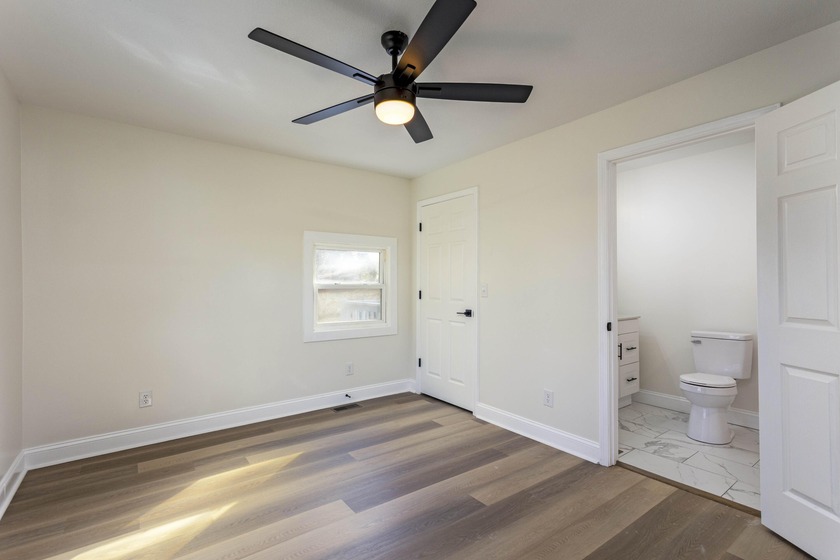 Welcome to this stunning, completely renovated 4-bedroom - photo 14