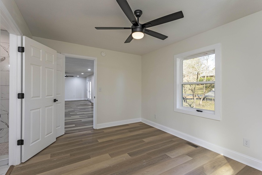 Welcome to this stunning, completely renovated 4-bedroom - photo 15