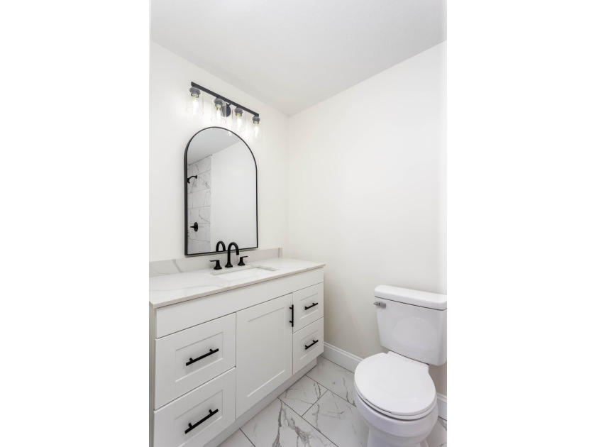 Welcome to this stunning, completely renovated 4-bedroom - photo 16