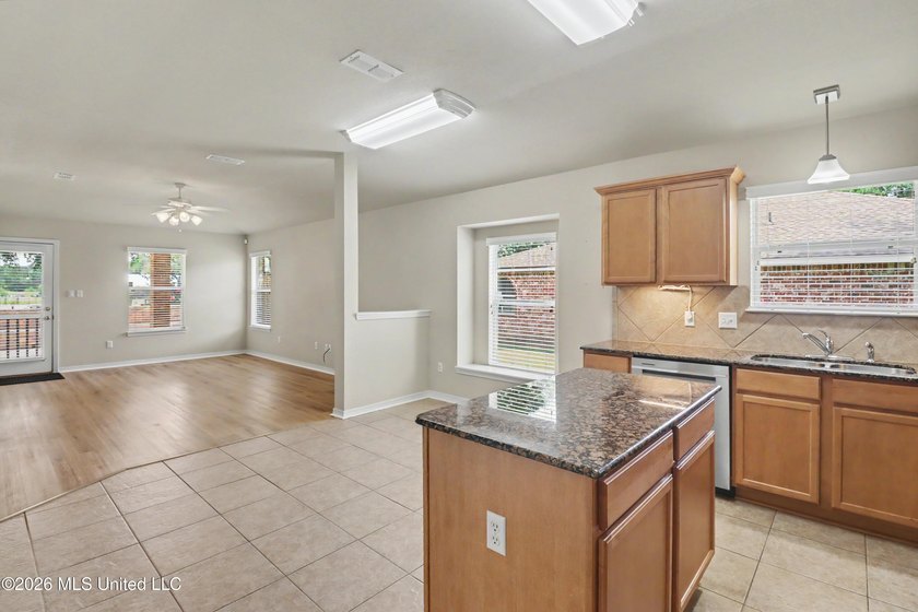 Don't miss this 3 bedroom, 2 bath home featuring granite - photo 9