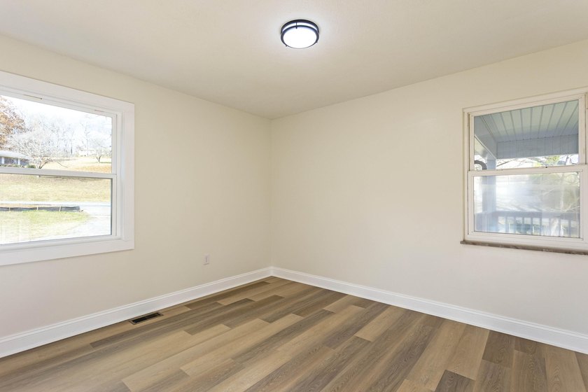 Welcome to this stunning, completely renovated 4-bedroom - photo 22