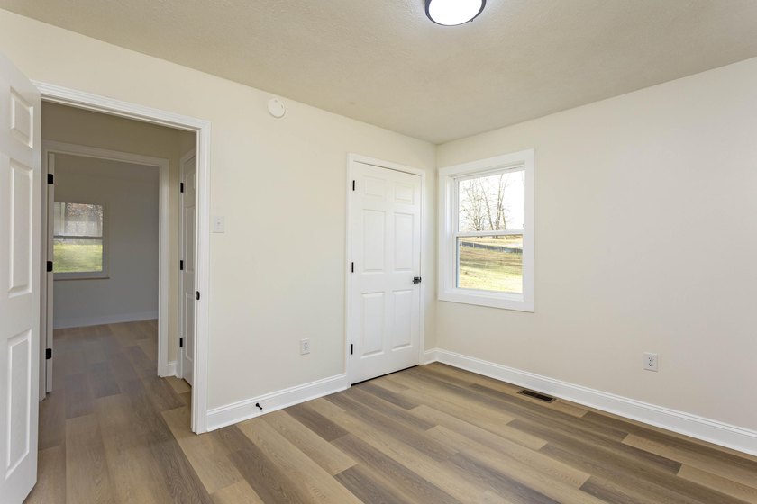Welcome to this stunning, completely renovated 4-bedroom - photo 23