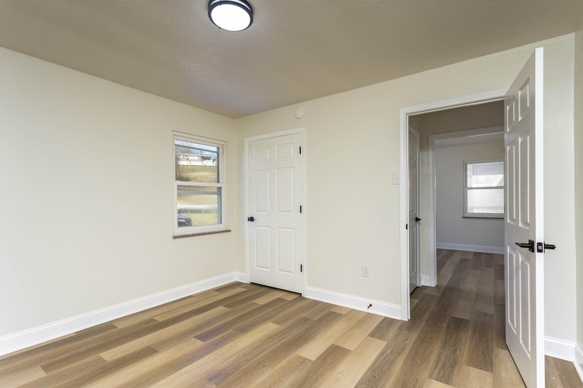 Welcome to this stunning, completely renovated 4-bedroom - photo 25