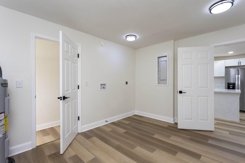 Welcome to this stunning, completely renovated 4-bedroom - photo 26