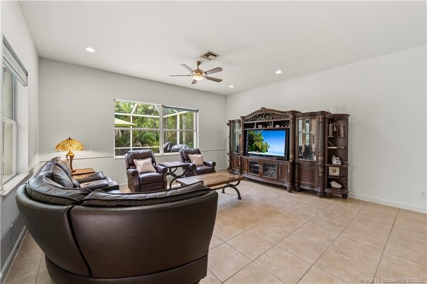 Welcome to Highlands Reserve, one of Palm City's most - photo 8