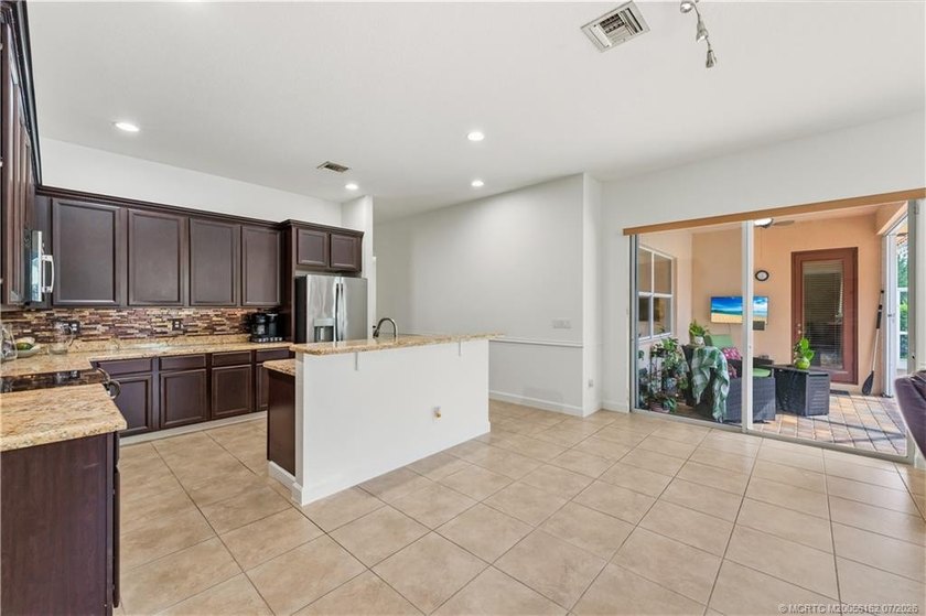 Welcome to Highlands Reserve, one of Palm City's most - photo 9
