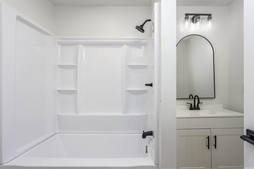 Welcome to this stunning, completely renovated 4-bedroom - photo 29