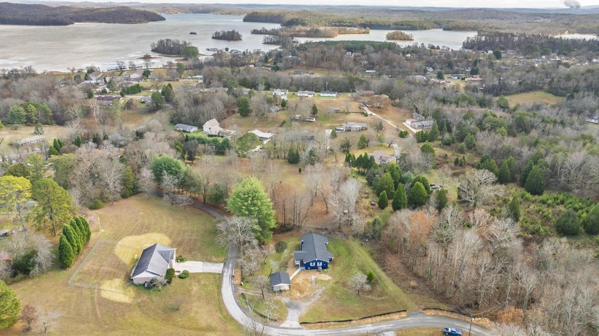 Welcome to this stunning, completely renovated 4-bedroom - photo 31