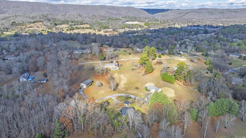 Welcome to this stunning, completely renovated 4-bedroom - photo 39
