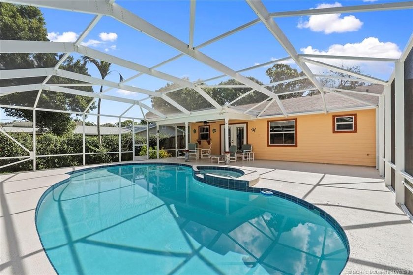 Beautiful 3-bedroom, 2-bath, 2-car garage POOL home in desirable - photo 5