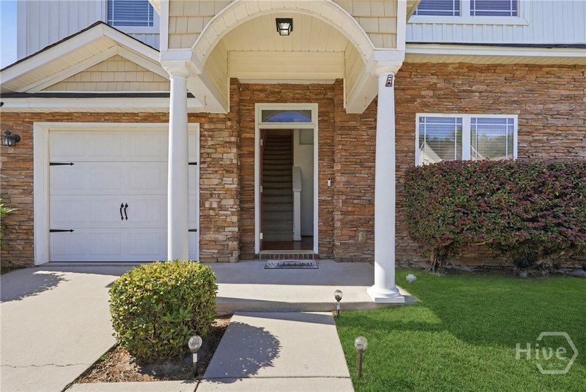 Beautifully maintained and move-in ready home offering - photo 4