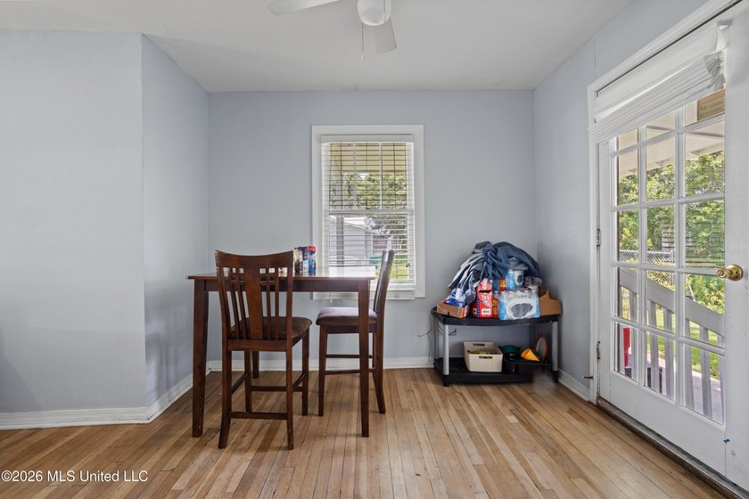 This cute Pascagoula cottage is close to the beach, parks, and - photo 8
