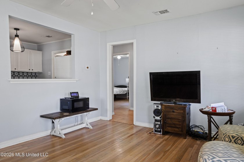 This cute Pascagoula cottage is close to the beach, parks, and - photo 10