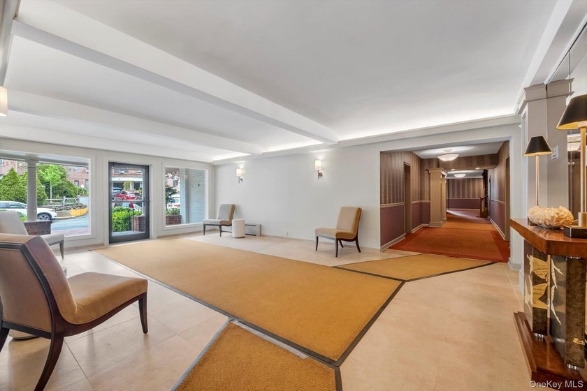 Prime Great Neck Location! Move right into this beautifully - photo 12