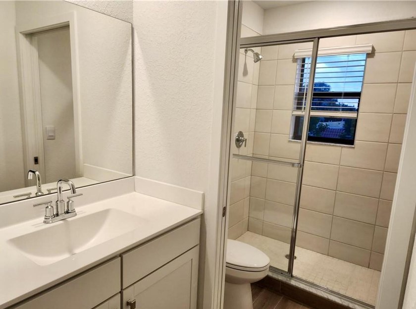 This newly built 3-bedroom, 2.5-bathroom townhouse is ideally - photo 7