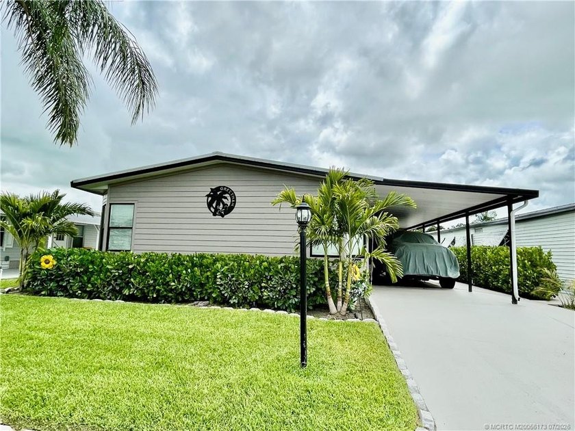 Beautiful RARE 3 BEDROOM home. 1792 SqFt. Gorgeously remodeled! - photo 2