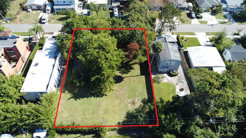 Ideally located near Dubsdread Golf Course, this property sits - photo 3