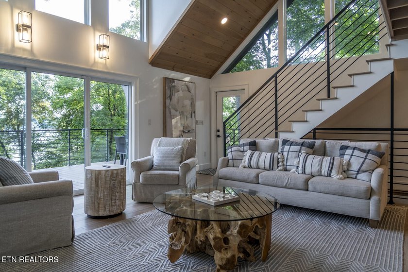 Welcome to 825 Plainview Drive known as ''Lone Oak Lakehouse'' - photo 38