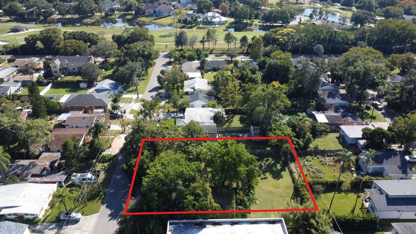 Ideally located near Dubsdread Golf Course, this property sits - photo 8