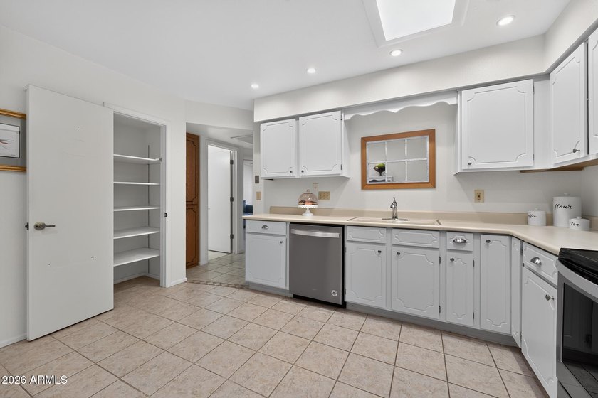 Cute, well-maintained 2-bedroom townhome in the desirable - photo 8