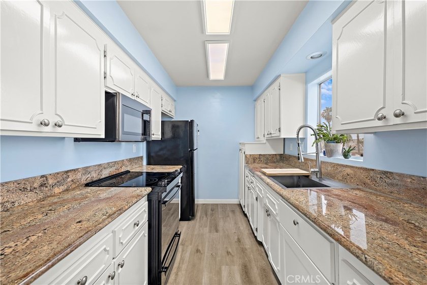 Experience the best of coastal urban living in this beautifully - photo 8