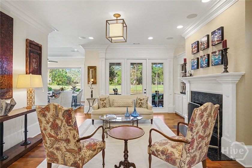 Centrally located in desirable Oakridge, this meticulously - photo 9