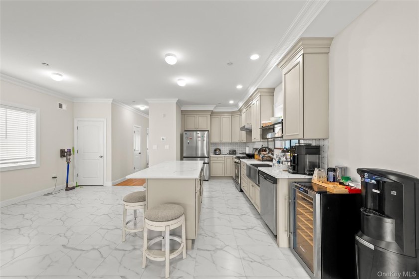 Welcome to this beautifully maintained, newly built home (2023) - photo 12