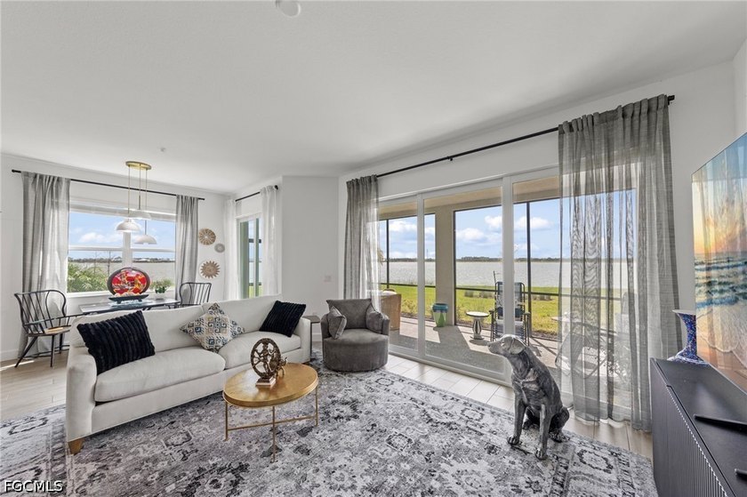 Absolutely stunning coach home on a peninsula lot with expansive - photo 14