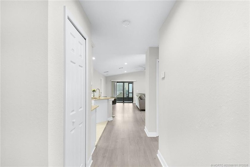 Beautiful furnished CBS 2 Bedroom, 2 Bath, One car garage CBS - photo 4