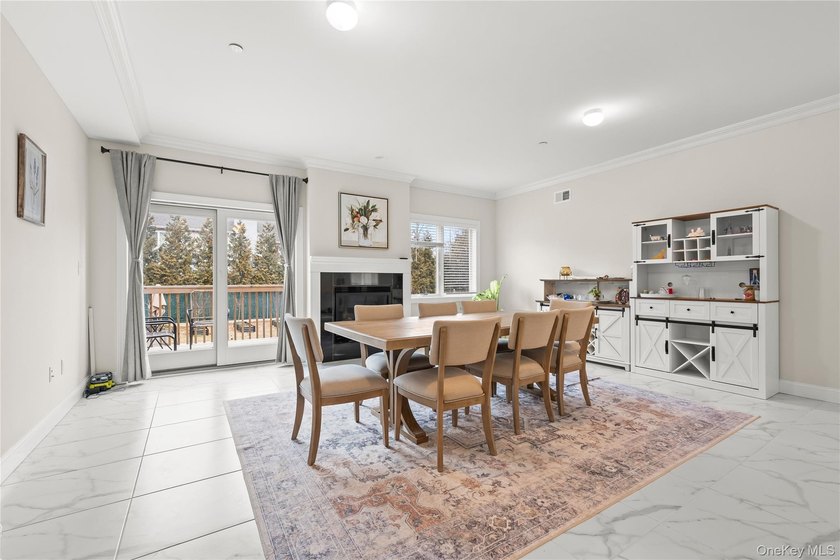 Welcome to this beautifully maintained, newly built home (2023) - photo 17