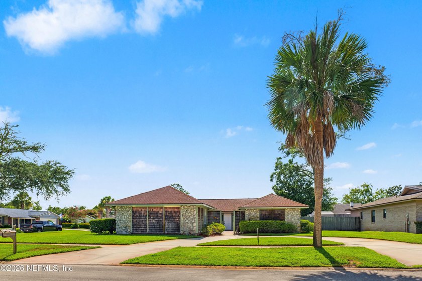 Welcome to Isle of Palms, a highly sought-after Jacksonville - photo 2