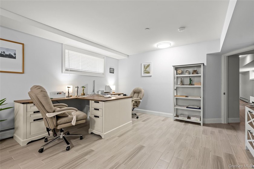 Welcome to this beautifully maintained, newly built home (2023) - photo 25