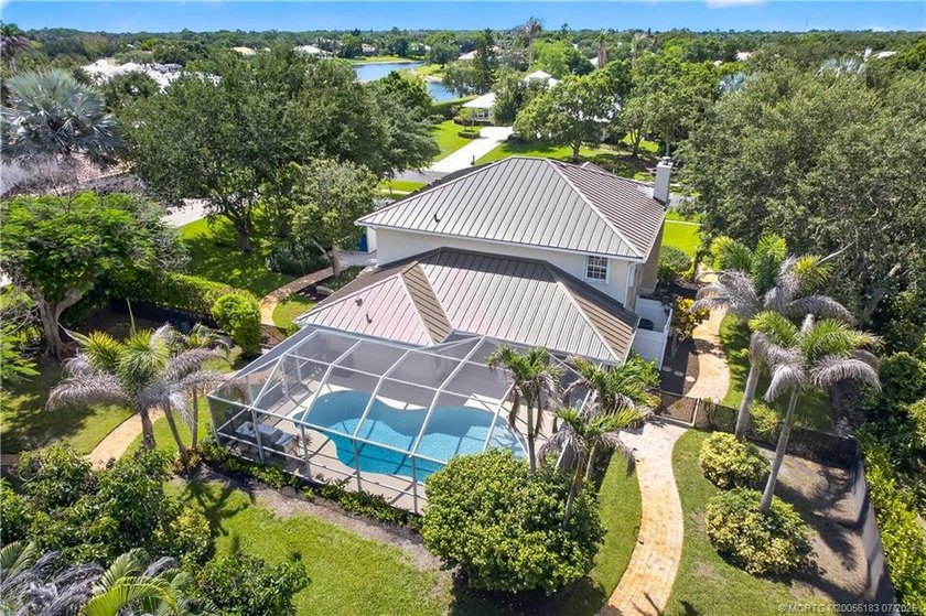 Discover a backyard you'll never want to leave. Winding paver - photo 2