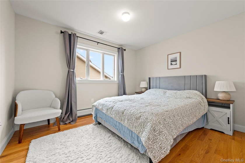 Welcome to this beautifully maintained, newly built home (2023) - photo 37