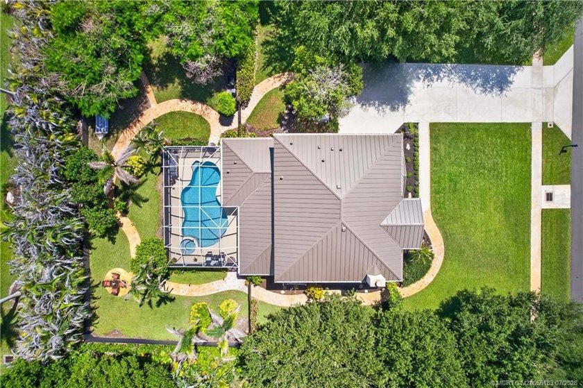 Discover a backyard you'll never want to leave. Winding paver - photo 10