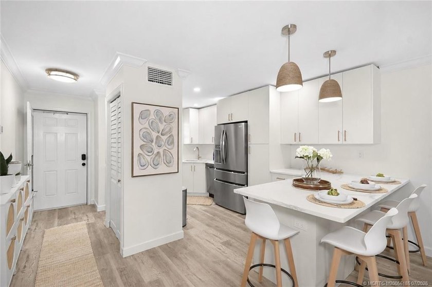 Beautifully renovated one-bedroom residence in Monterey Yacht &amp; - photo 5