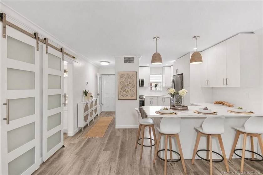 Beautifully renovated one-bedroom residence in Monterey Yacht &amp; - photo 6