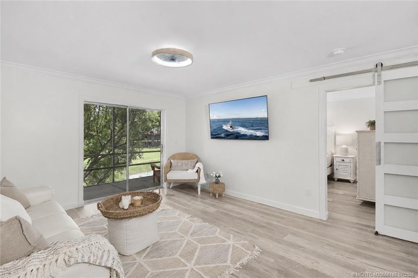 Beautifully renovated one-bedroom residence in Monterey Yacht &amp; - photo 9