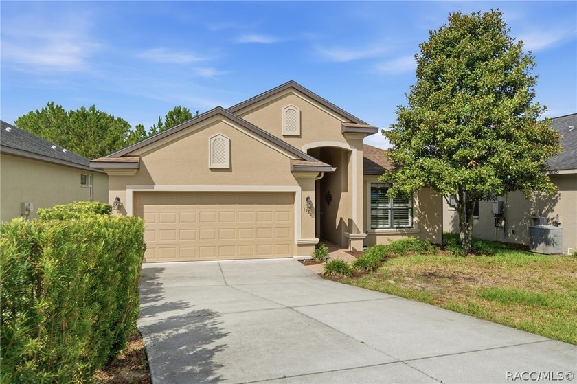 Welcome to this beautifully maintained home in the desirable - photo 2