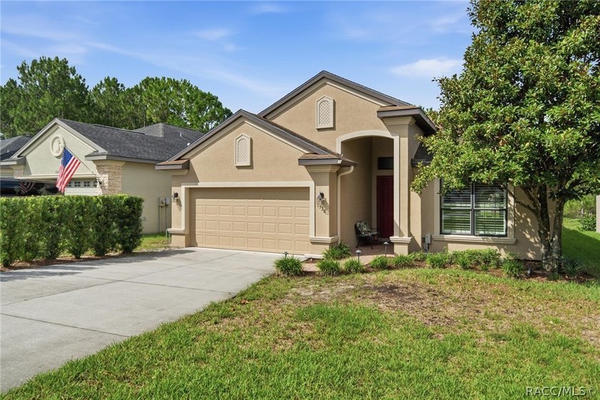 Welcome to this beautifully maintained home in the desirable - photo 3