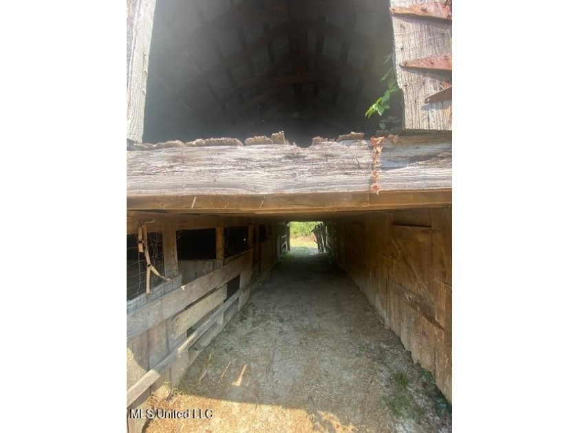42 beautiful acres, with rolling pastures, mature trees and - photo 13
