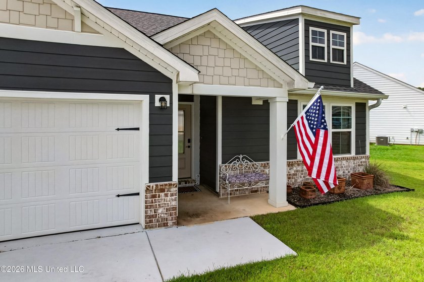 Beautifully maintained home in one of Diamondhead's newest - photo 2