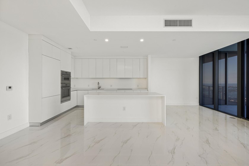Bring all offers, Motivated Seller! Welcome to the Mansion in - photo 8