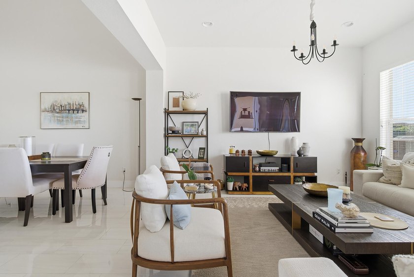 Beautifully renovated two-story residence in the gated CitySide - photo 3